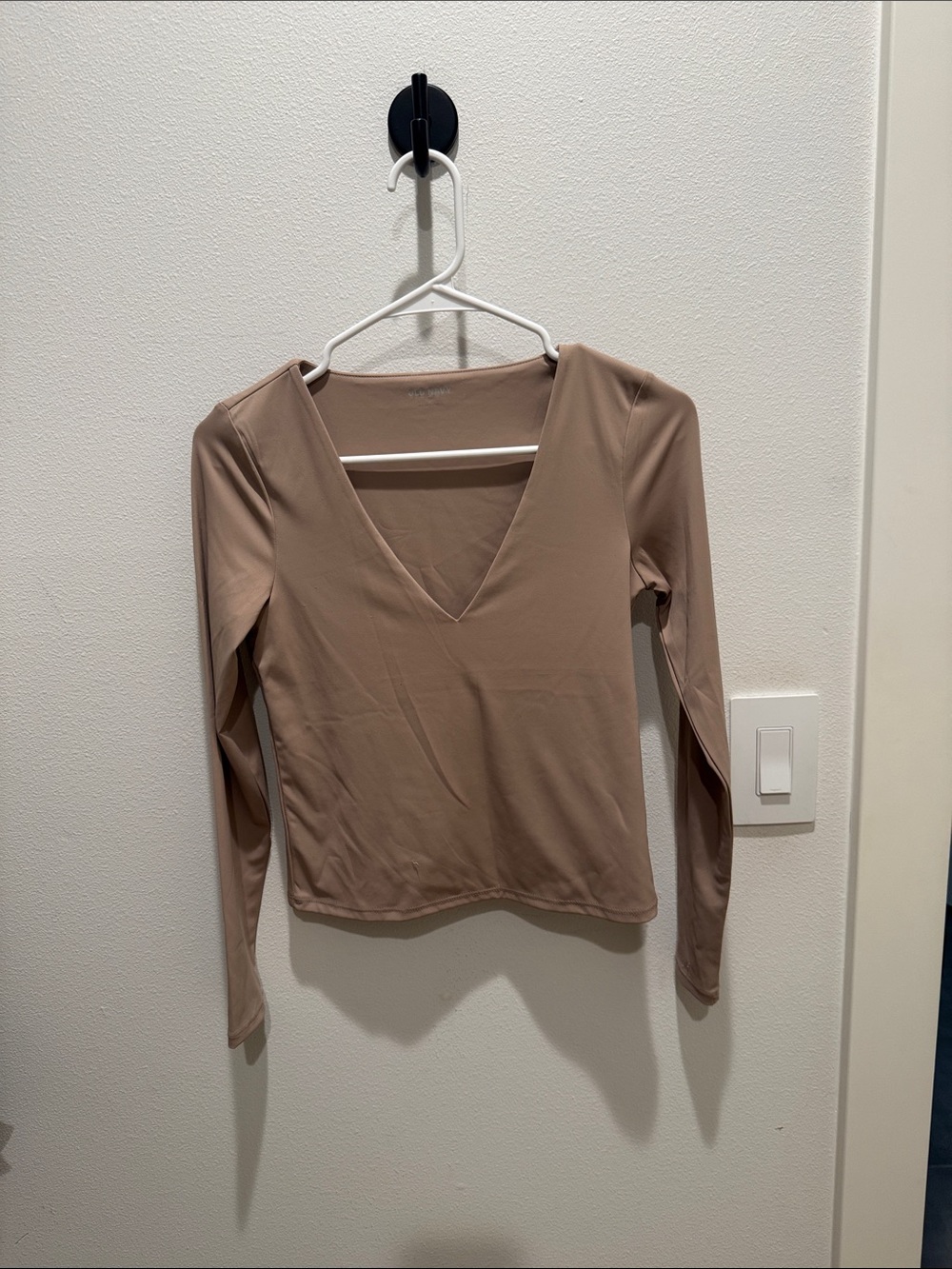 Old Navy Long Sleeve V-Neck Top in Taupe